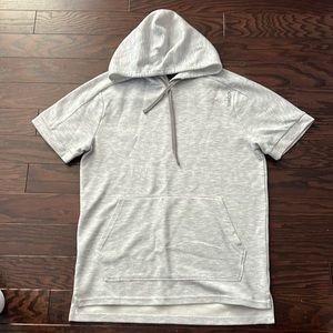 Women’s Reebok. short sleeve hoodie.  Front pocket.  Size Medium